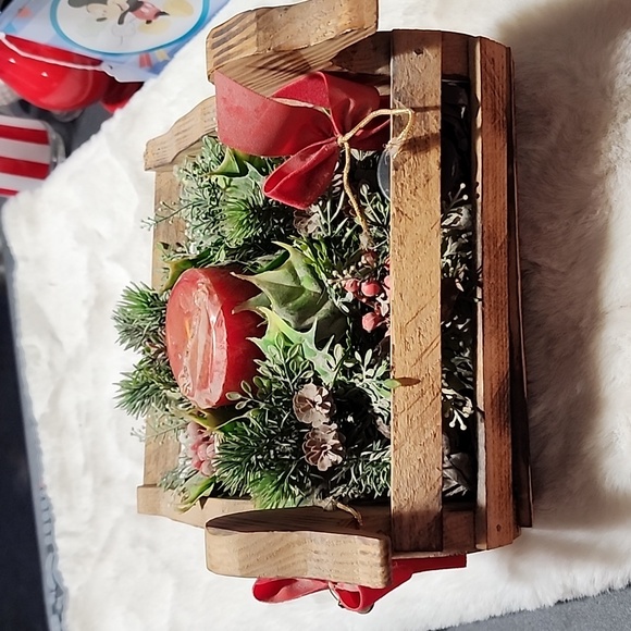 VINTAGE WOODEN CARVED CHRISTMAS DUCKS BASKET WITH CANDLE & DECOR. - Picture 3 of 5
